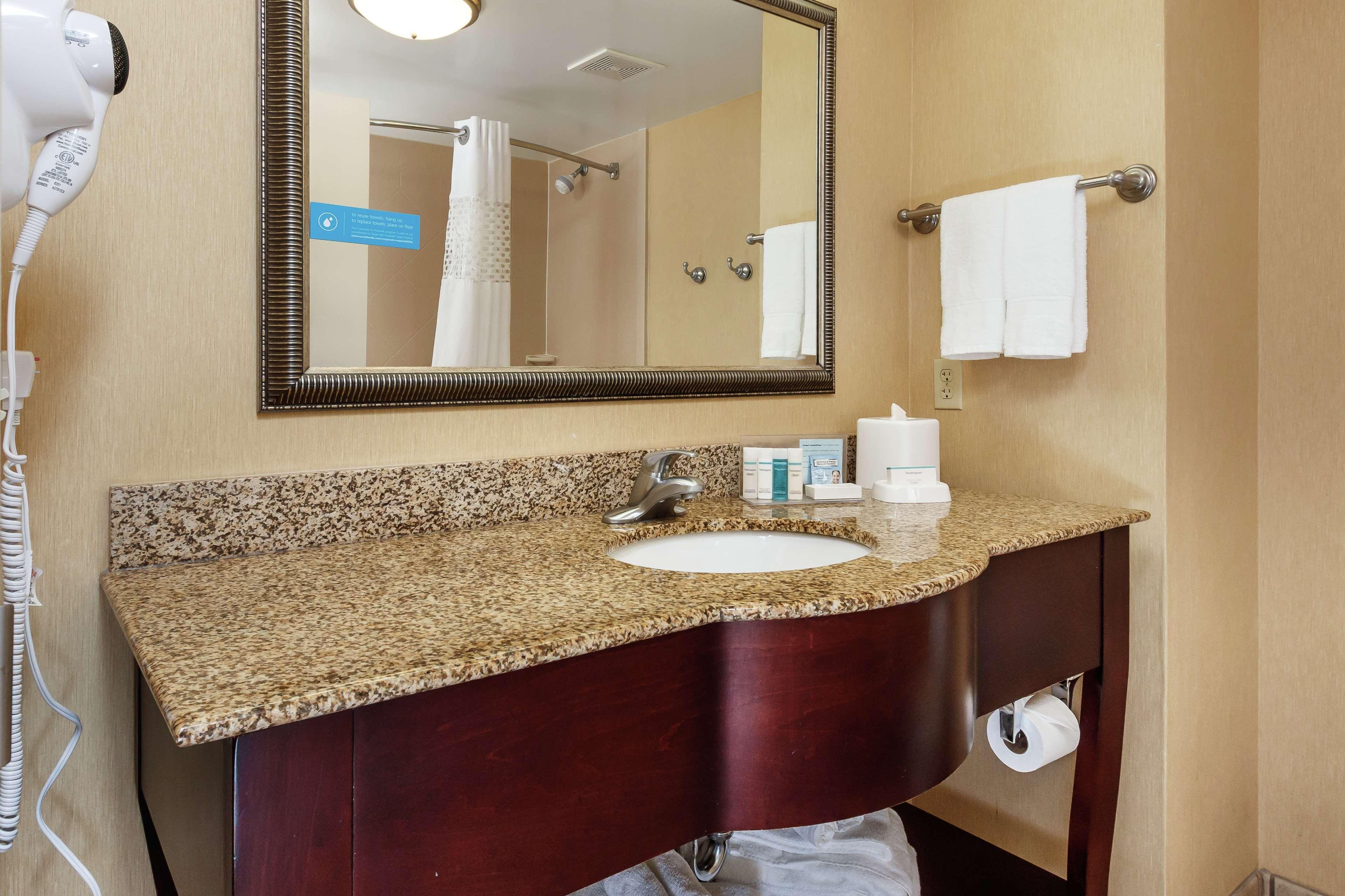 Hampton Inn & Suites Наварр Экстерьер фото