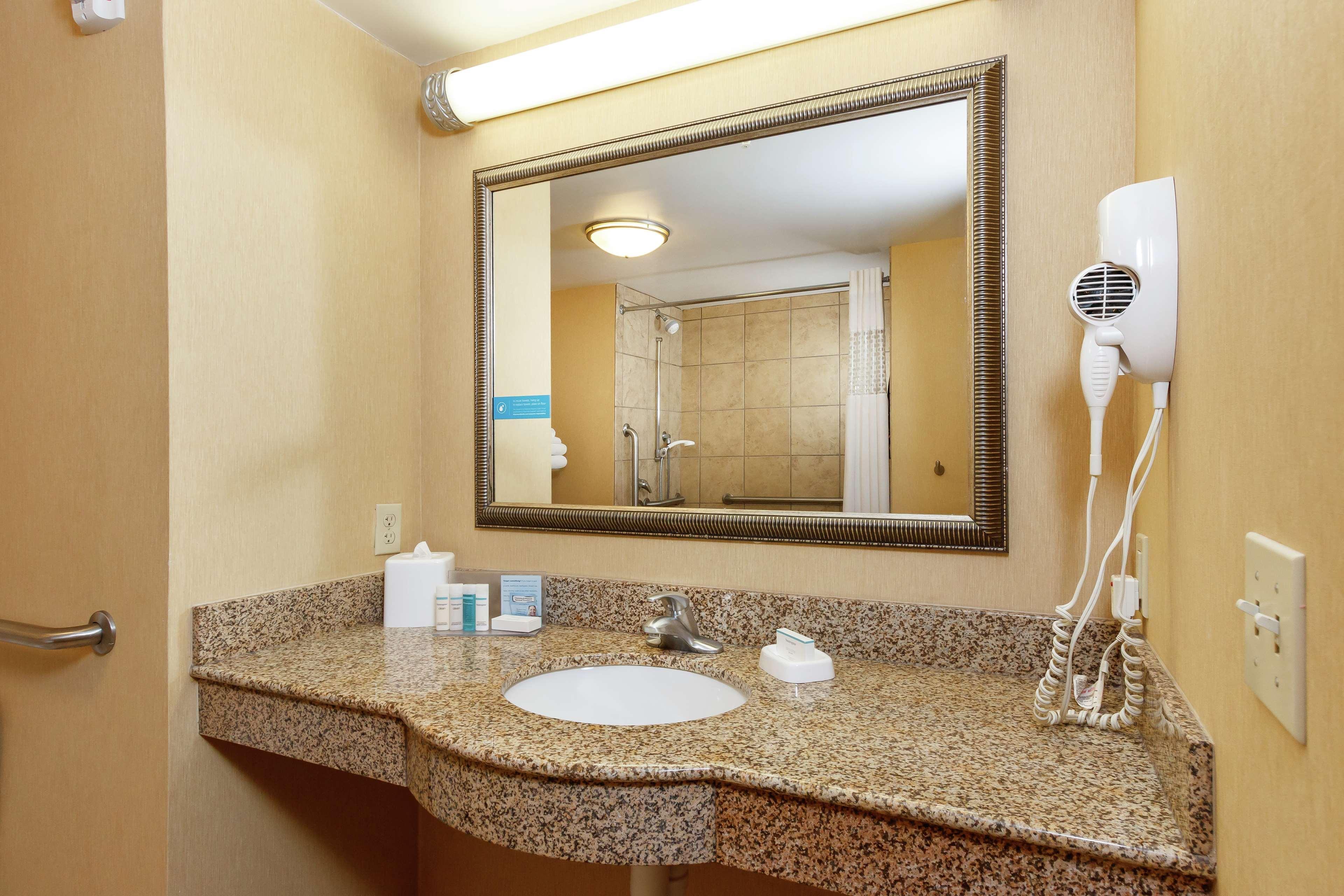 Hampton Inn & Suites Наварр Экстерьер фото