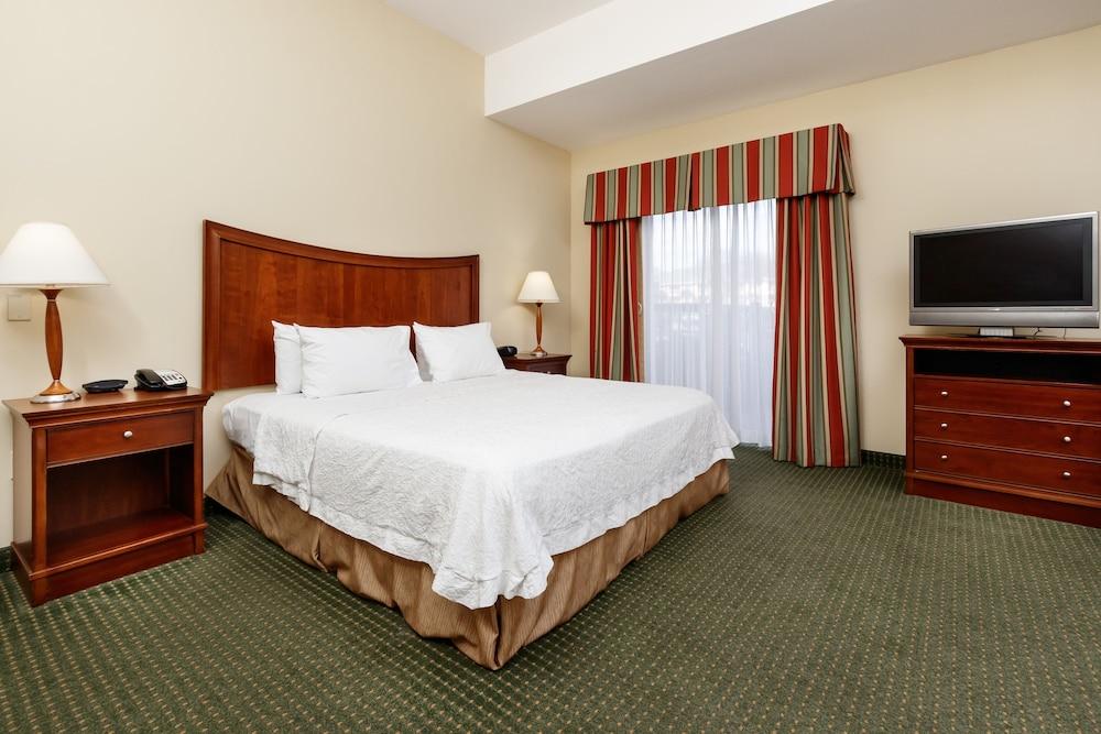 Hampton Inn & Suites Наварр Экстерьер фото
