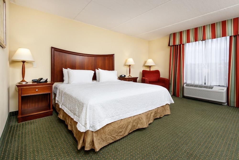 Hampton Inn & Suites Наварр Экстерьер фото