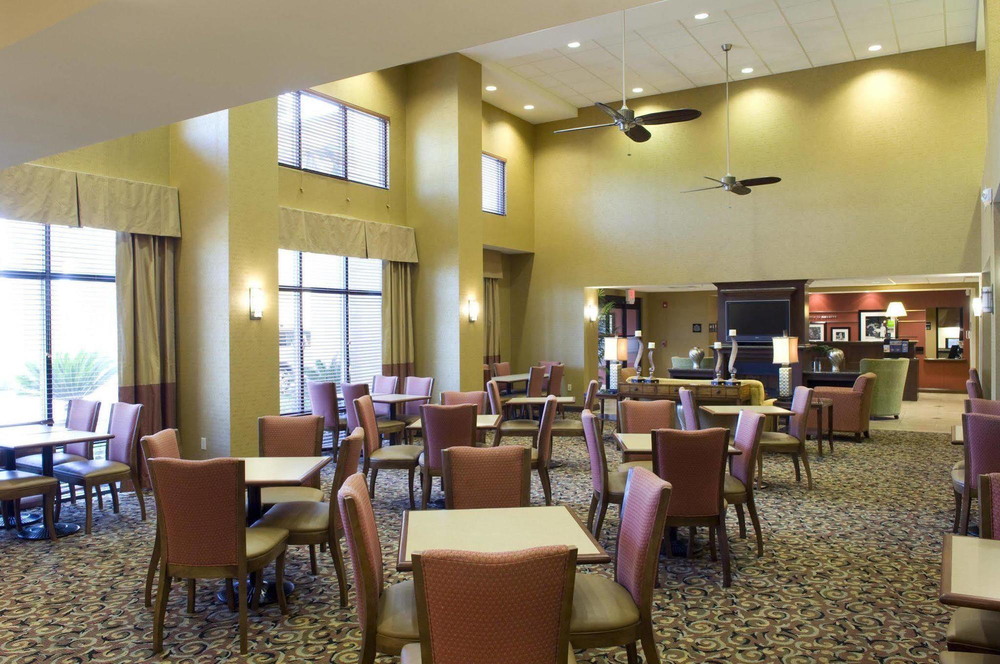 Hampton Inn & Suites Наварр Экстерьер фото