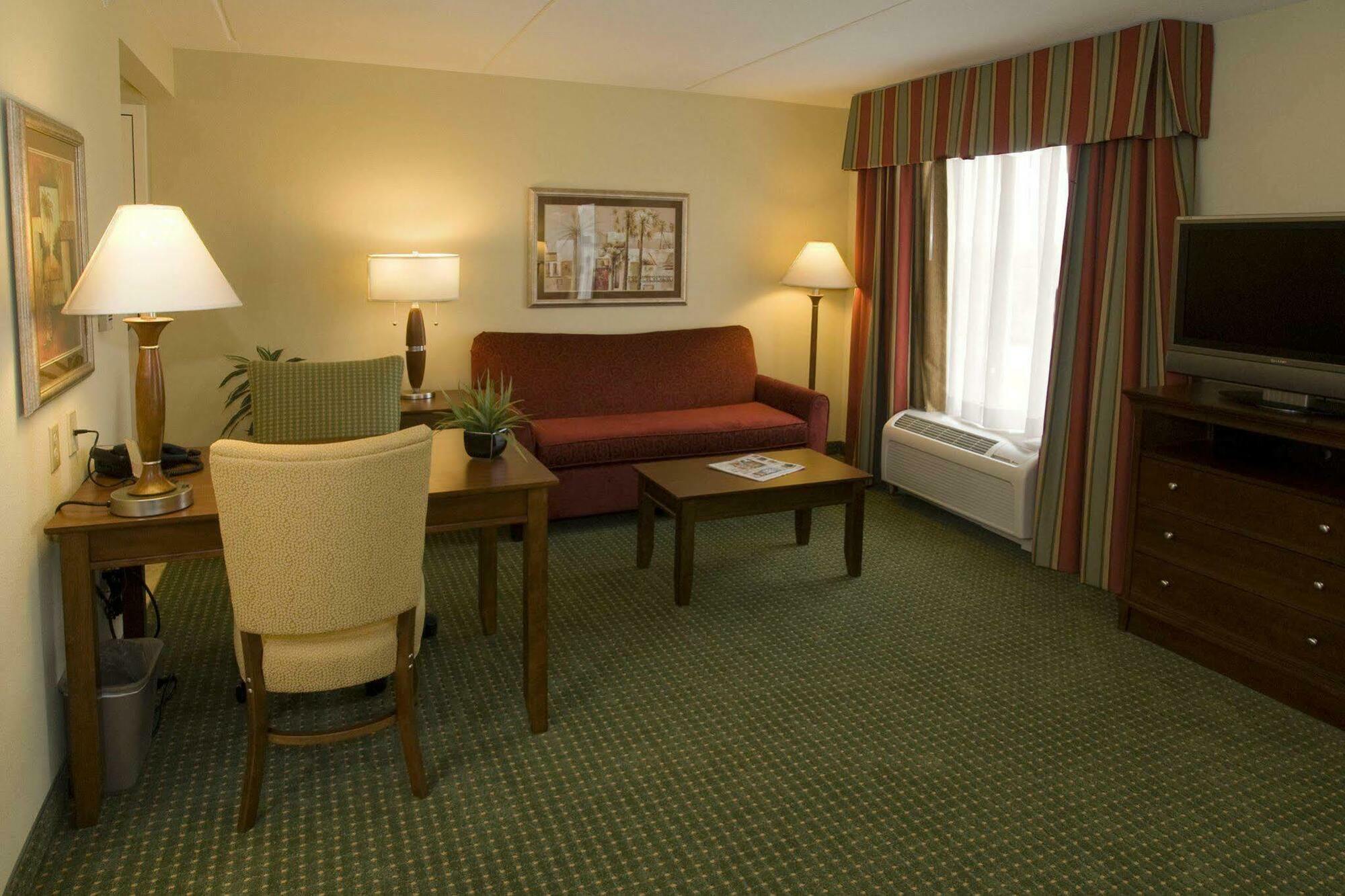 Hampton Inn & Suites Наварр Экстерьер фото