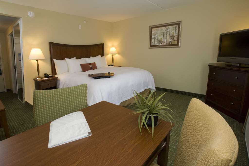 Hampton Inn & Suites Наварр Номер фото